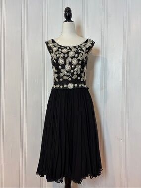 Vintage Silk Beaded Cocktail Dress - Size 0 / XS (estimated)
